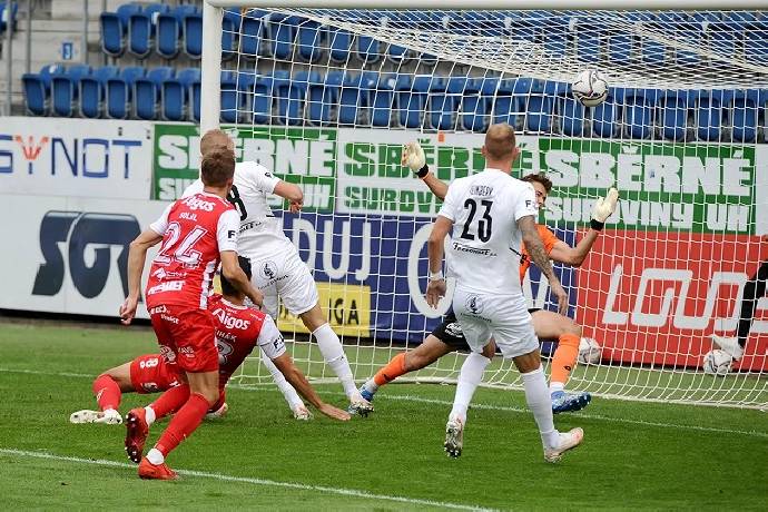 Soi kèo bóng đá Pardubice vs Slovacko, 22h30 ngày 25/4