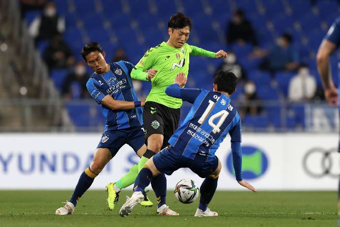 Soi kèo bóng đá Ulsan Hyundai vs Jeonbuk Motors, 17h ngày 19/8