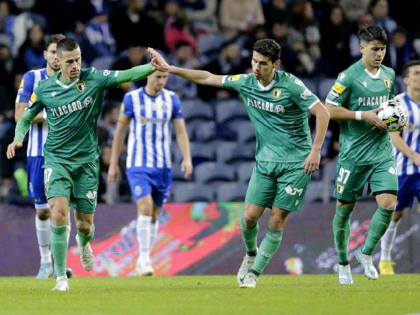 Soi kèo bóng đá Famalicao vs Moreirense, 2h15 ngày 22/8