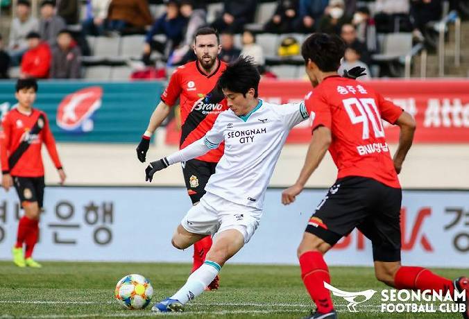 Soi kèo phạt góc Seongnam vs Gyeongnam, 17h30 ngày 8/7