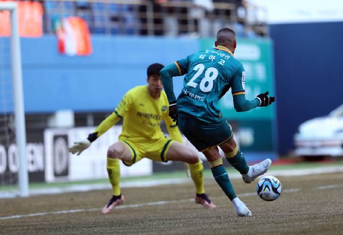 Soi kèo phạt góc Daejeon Hana Citizen vs Gangwon, 17h30 ngày 13/7