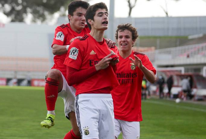 Soi kèo phạt góc Sporting U23 vs Benfica U23, 22h ngày 20/8