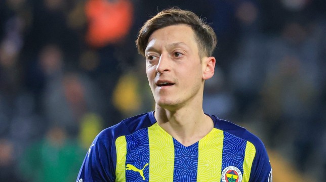 Bị HLV loại khỏi đội hình Fenerbahce, Ozil nói gì? - Ảnh 1