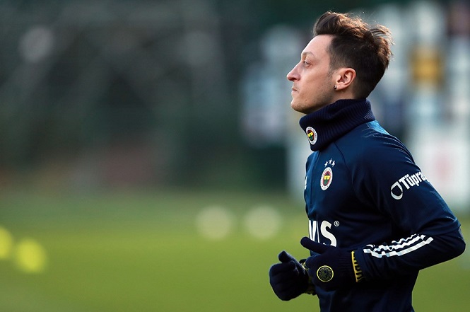 Bị HLV loại khỏi đội hình Fenerbahce, Ozil nói gì? - Ảnh 2