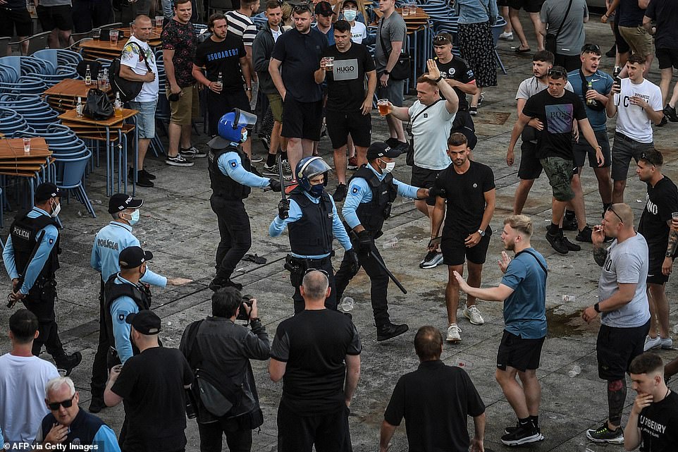 CĐV Man City và Chelsea 