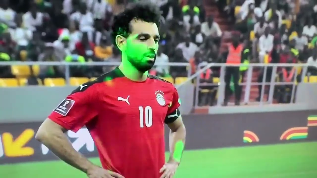 Senegal bị phạt nặng vì CĐV chơi xấu Salah - Ảnh 1