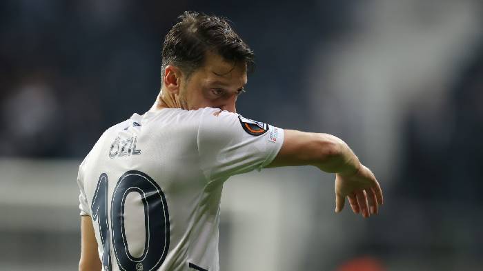 Thực hư chuyện Ozil không thi đấu vì bị nợ lương?