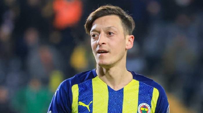 Bất đồng với HLV, Mesut Ozil bị cấm thi đấu vô thời hạn