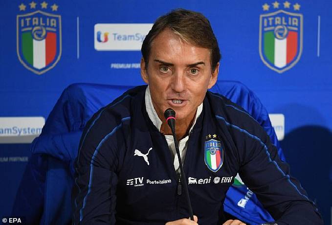 HLV Mancini để ngỏ khả năng từ chức sau thất bại của Italia