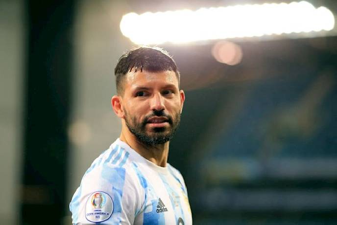 Aguero úp mở về khả năng tái xuất sân cỏ