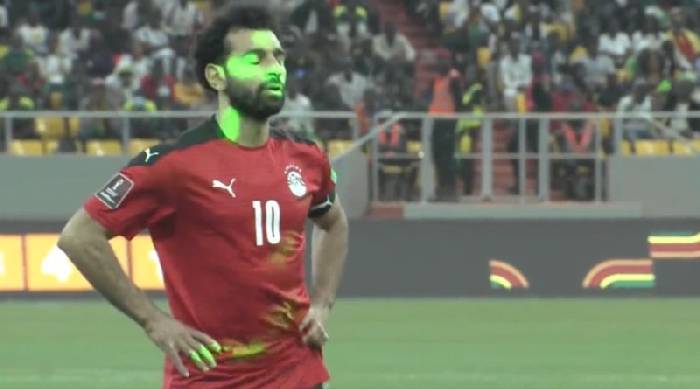 FIFA điều tra việc Salah bị CĐV Senegal chiếu laser
