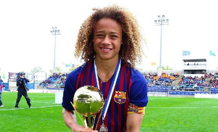 Barca quyết mua lại thần đồng bị Messi kịch liệt ngăn cản