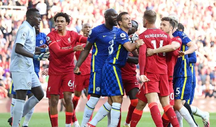 Roy Keane ủng hộ Liverpool đánh bại Chelsea