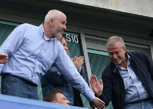 Sau ông chủ Abramovich, tới lượt giám đốc Chelsea